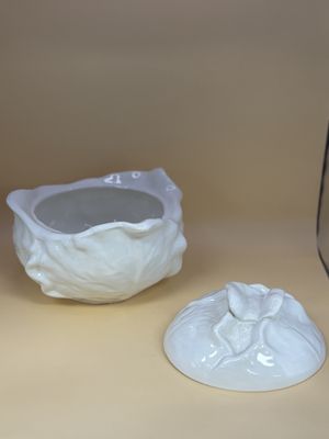 Ceramic. USA. Off-white Cabbage-shaped Covered Bowl/Soup Tureen. 7.25"W x 6"H