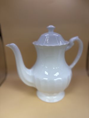 Ceramic. England.  J &amp; G Meakin. Tall White Coffee Pot. 8.5"H