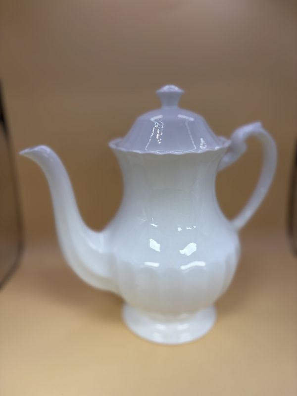Ceramic. England.  J &amp; G Meakin. Tall White Coffee Pot. 8.5&quot;H