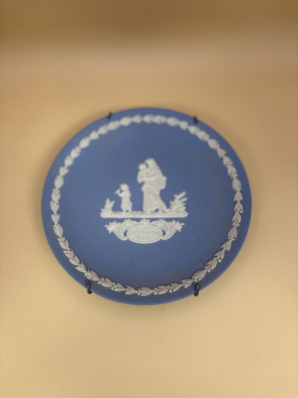 Jasperware. England. Wedgwood. Mother Plate. 1974. Pale Blue and White. 6.5&quot;W