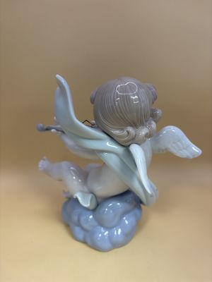 Figurine. Spain. Lladro. #6638 Angelic Music (Angel with Violin)