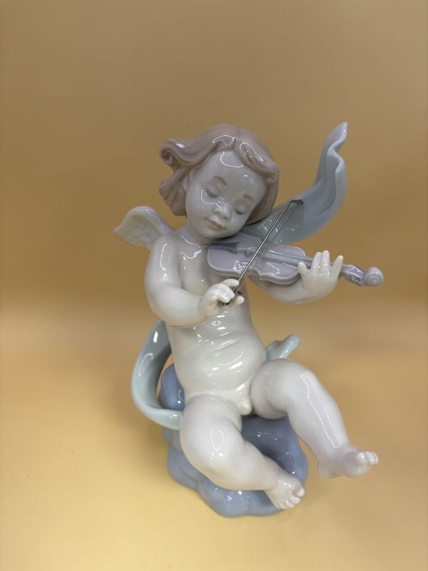 Figurine. Spain. Lladro. #6638 Angelic Music (Angel with Violin)