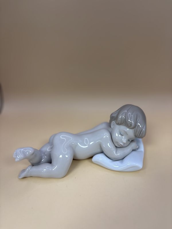 Figurine. Spain. Lladro. #6497 Sleepy Time (Baby Boy)