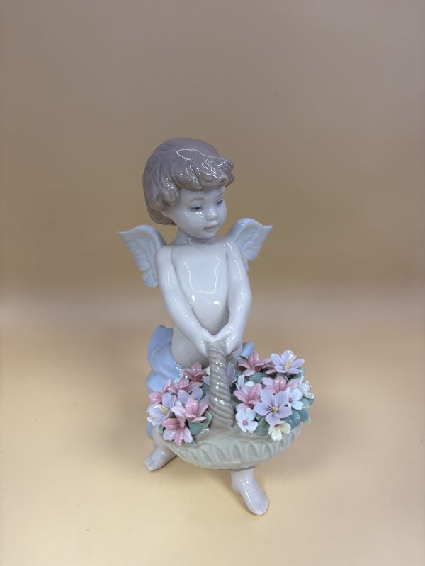 Figurine. Spain. Lladro. #6772 Heaven&#39;s Harvest (Angel with Flowers Basket)
