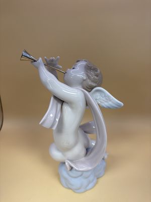 Figurine. Spain. Lladro. #6837 Angelic Serenade (Angel with Trumpet)