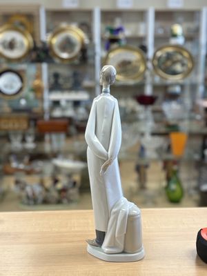 Figurine. Spain. Lladro. Male Physician. 14.25"H