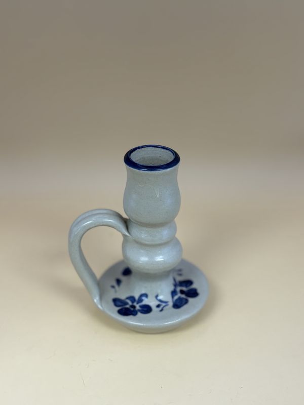 Ceramic. USA. Pfaltzgraff. Candlestick Holder w/Handle. Taupe w/Blue Flowers. 4.25&quot;H