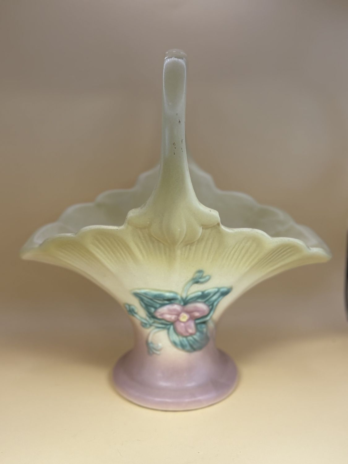 Pottery. USA. Hull Art. Yellow/pink Wild Flower W-16 10.5&quot;W handled basket