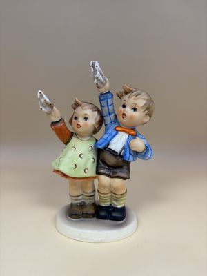 Figurine. Germany. Hummel. #153/0 "Waving Goodbye". TMK 5 (1972-1979). 5.5"H