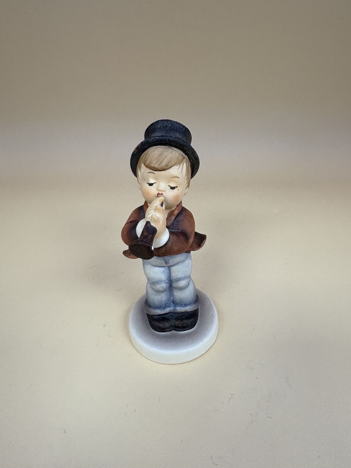 Figurine. Germany. Hummel. #85 4/0 &quot;Serenade&quot;. TMK 6 (1979-1991). 2.8&quot;H