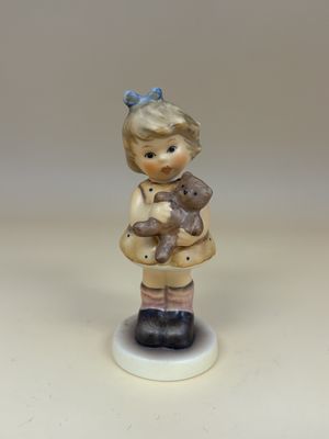 Figurine. Germany. Hummel. #204 9/A  "My Cuddly". TMK 7 (1991-2000).  3.5"H