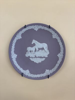 Jasperware. England. Wedgwood. Mother Plate. 1981. Lilac and White. 6.5"W