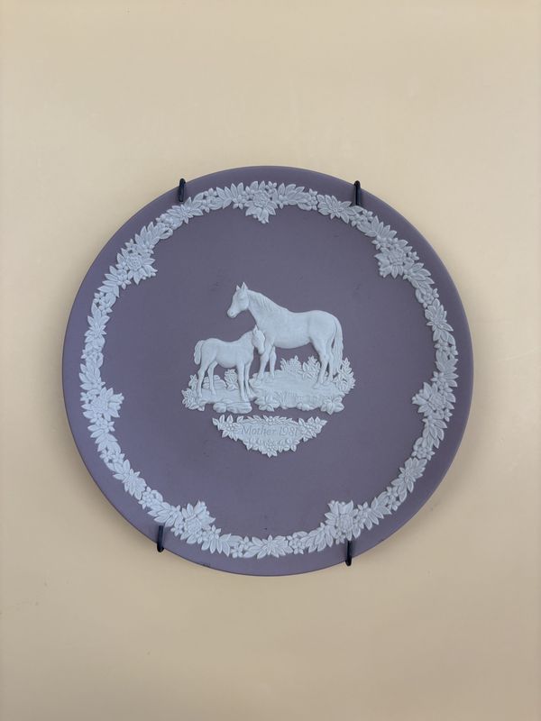 Jasperware. England. Wedgwood. Mother Plate. 1981. Lilac and White. 6.5&quot;W