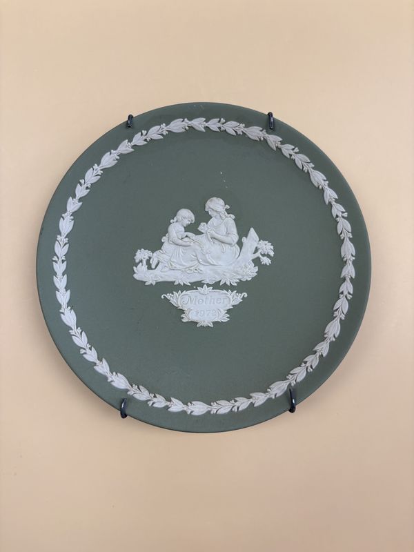 Jasperware. England. Wedgwood. Mother Plate. 1972. Sage Green and White. 6.5&quot;W