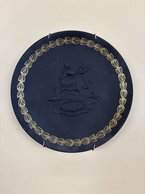 Jasperware. England. Wedgwood. Mother Plate. 1971. Black and Gold. 6.5"W