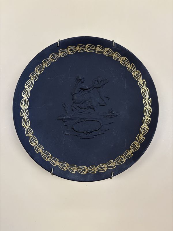 Jasperware. England. Wedgwood. Mother Plate. 1971. Black and Gold. 6.5&quot;W