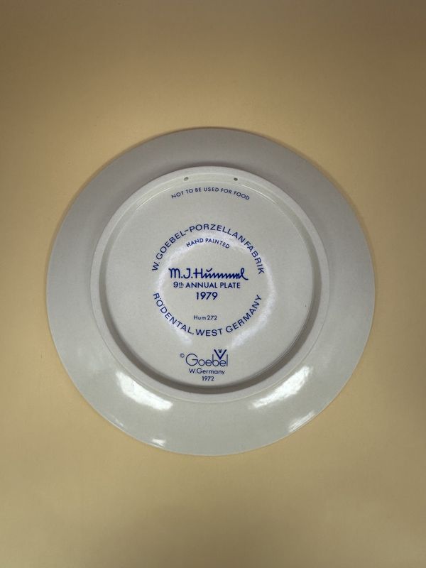 Porcelain. Germany. Hummel. 1979 Annual Plate. Boy with Flute &amp; Bird