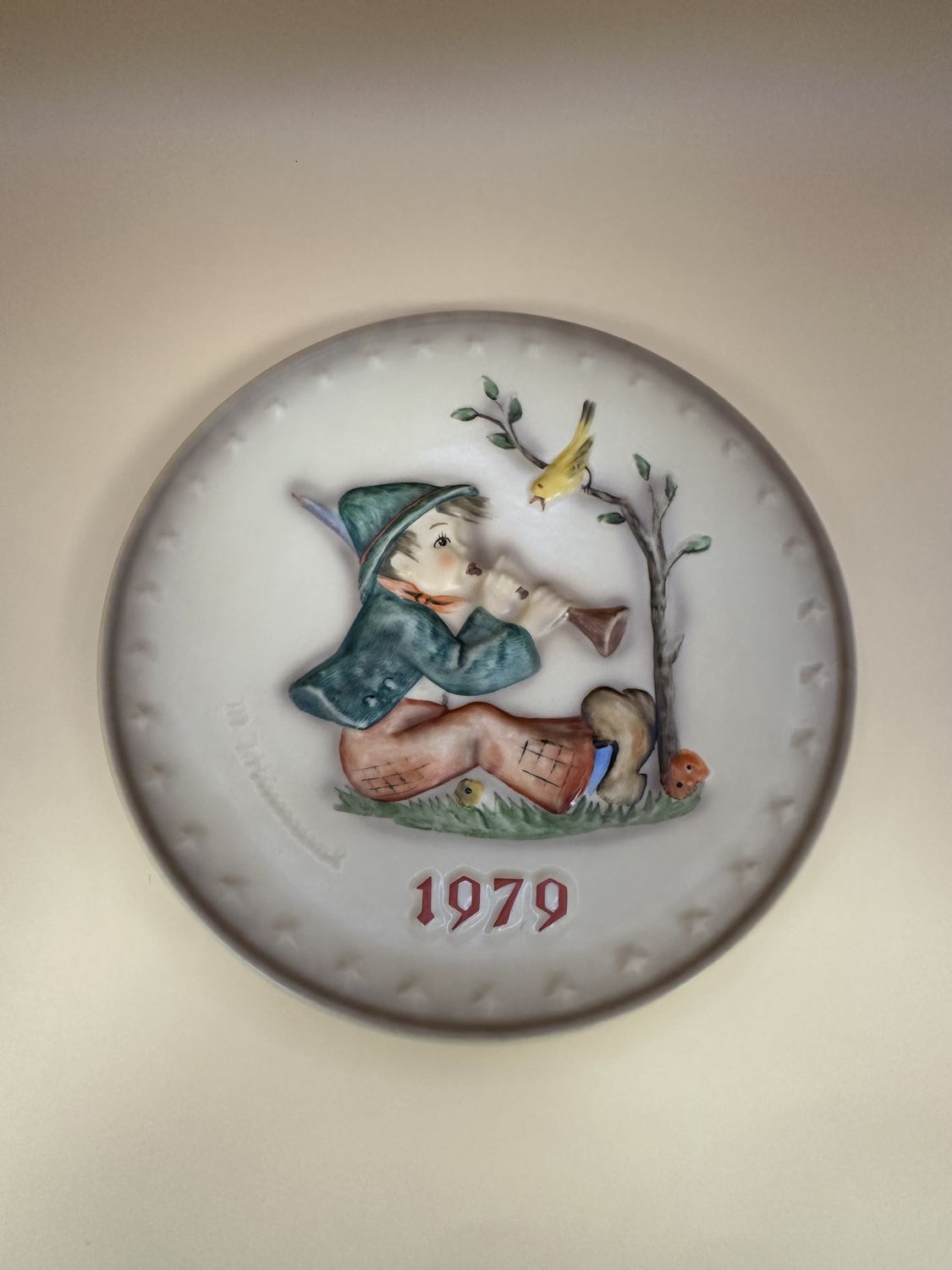 Porcelain. Germany. Hummel. 1979 Annual Plate. Boy with Flute &amp; Bird