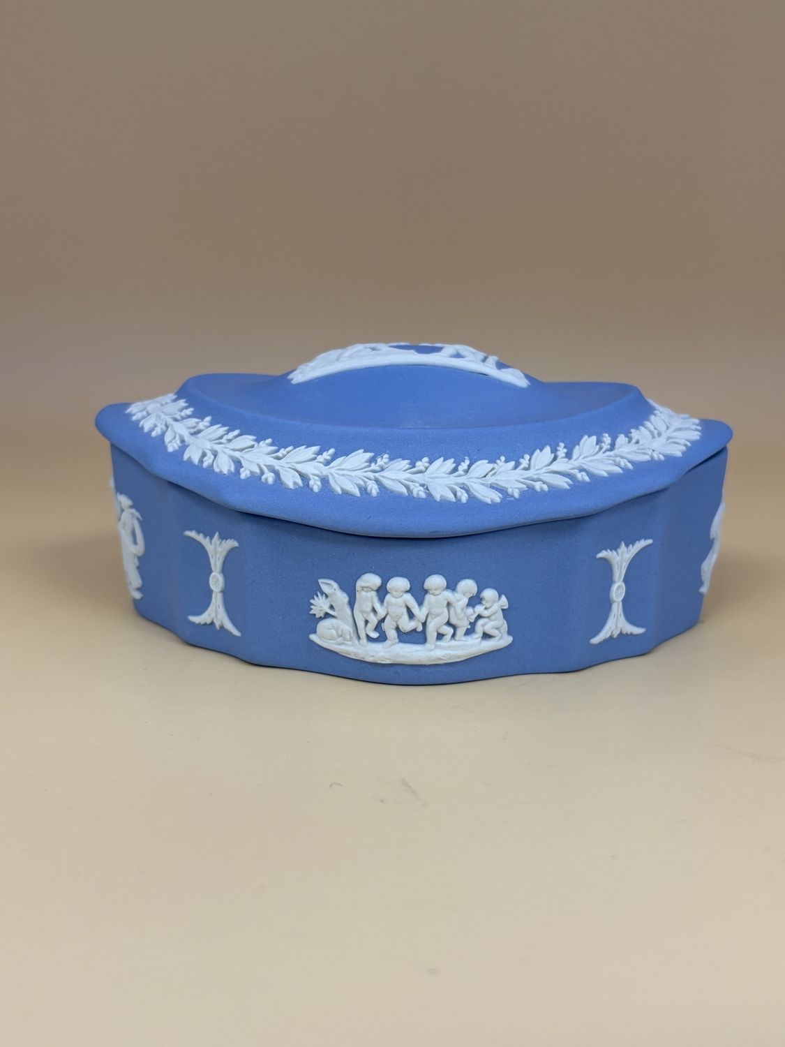 Jasperware. England. Wedgwood. Trinket Box. Laurel Wreath Border. Light Blue and White. 4.5&quot;W