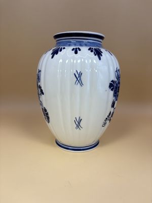 Porcelain. Netherlands. Delft Blue. Vase. Hand-painted. 5.5'' H