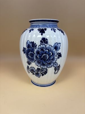 Porcelain. Netherlands. Delft Blue. Vase. Hand-painted. 5.5'' H