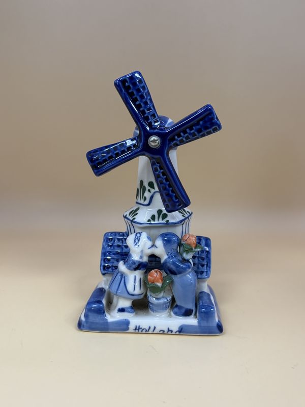 Porcelain. Netherlands. Delft Blue &amp; White Dutch Windmill w/Kissing Couple. 5.5&quot;H