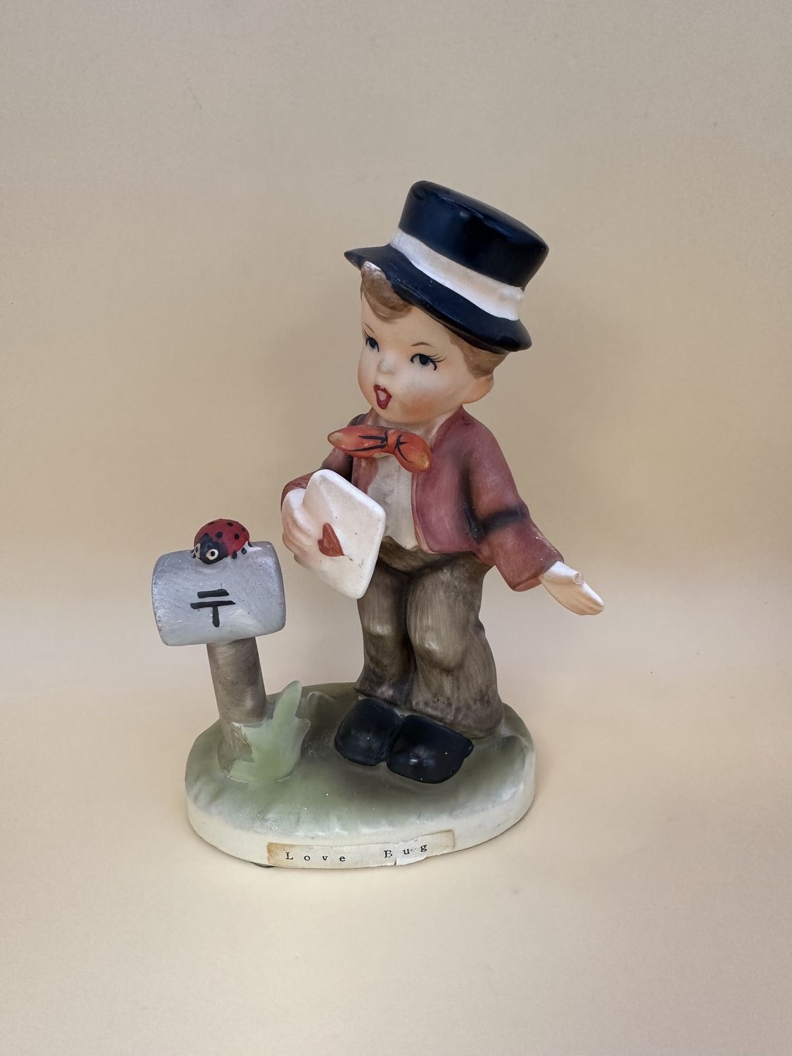 Figurine. Japan. Arnart 5th Ave. #1548 &quot;Love Bug&quot;. 5&quot;H