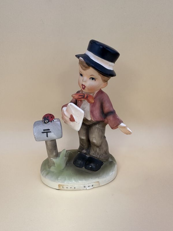 Figurine. Japan. Arnart 5th Ave. #1548 &quot;Love Bug&quot;. 5&quot;H