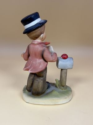 Figurine. Japan. Arnart 5th Ave. #1548 "Love Bug". 5"H