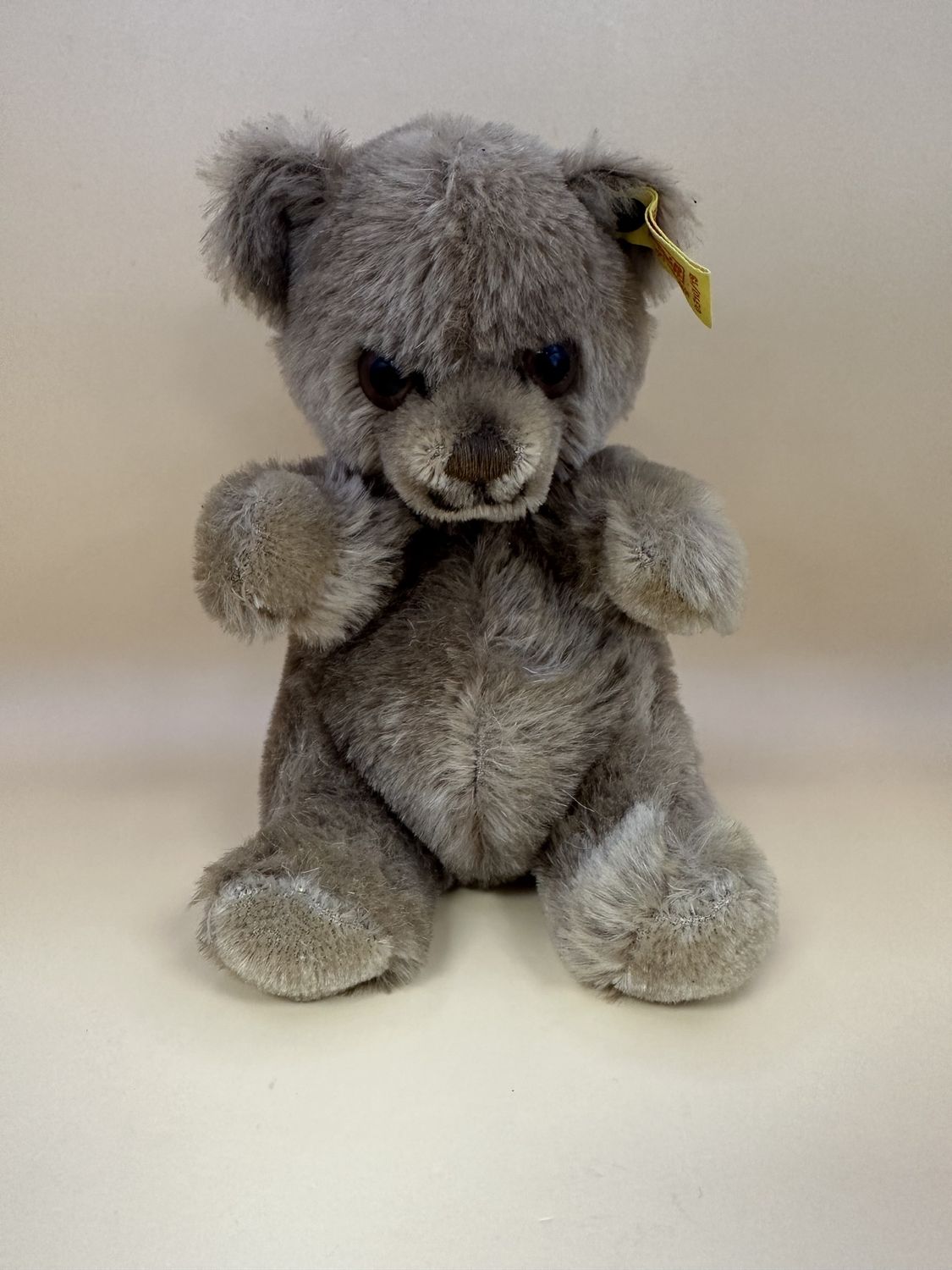 Plush. West Germany. Steiff. Bear. Light Brown, Sitting Upright. 7&quot;H
