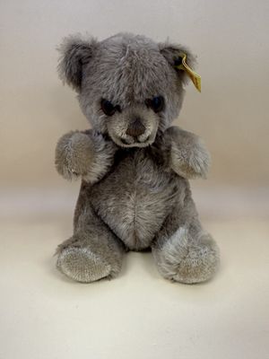 Plush. West Germany. Steiff. Bear. Light Brown, Sitting Upright. 7"H