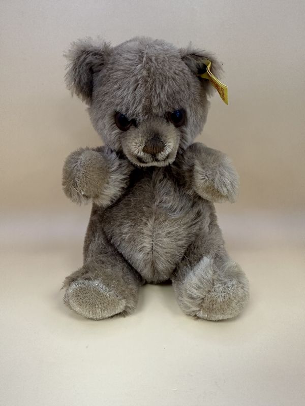 Plush. West Germany. Steiff. Bear. Light Brown, Sitting Upright. 7&quot;H