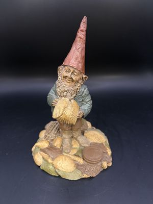 Sculpted Figure. USA. Tom Clark. Giovanni. Gnome Holding Seashells. 1984. Signed. 6.5"H