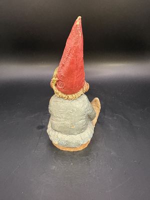 Sculpted Figure. USA. Tom Clark. Mugmon. Gnome Sitting w/Legs Out, Holding a Yellow Flower in One Hand &amp; Chin in Other. 1984. 5"H