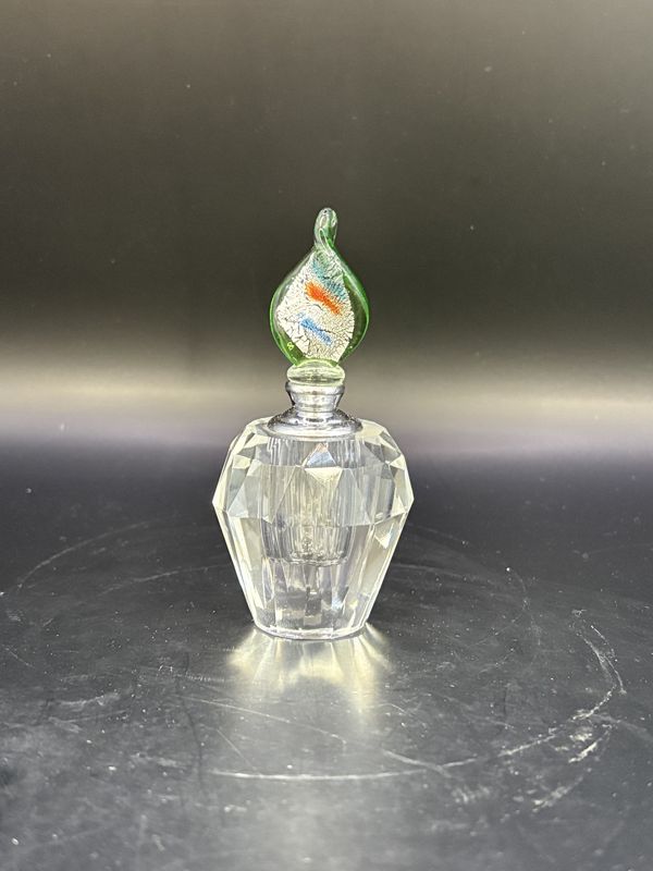 Glass. USA. Two&#39;s Company. Va Bene Murano Glass Perfume Bottle w/Green Stopper. NIB. 3.5&quot;H