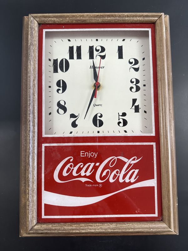 Clock. USA. Hanover. Vintage Battery-operated Coca-Cola (Coke) Wall Clock. 10&quot;W x 14.5&quot;H