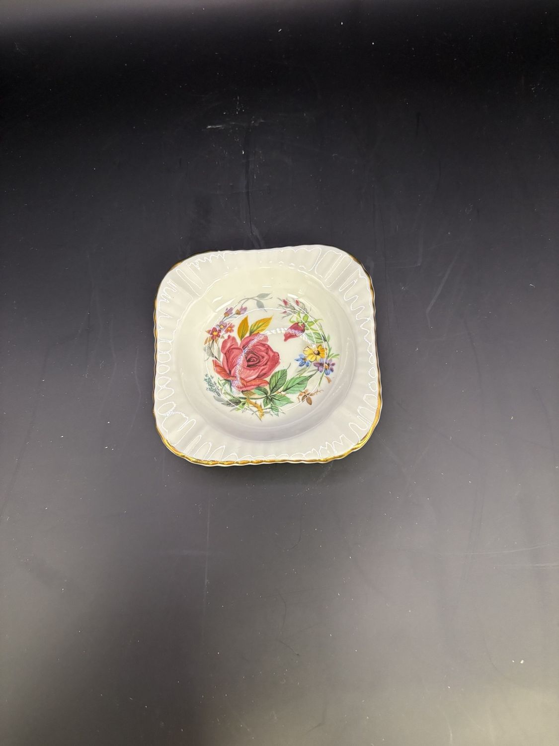 Porcelain. England.  Royal Windsor. Trinket Dish / Tea Bag Holder (Rose)