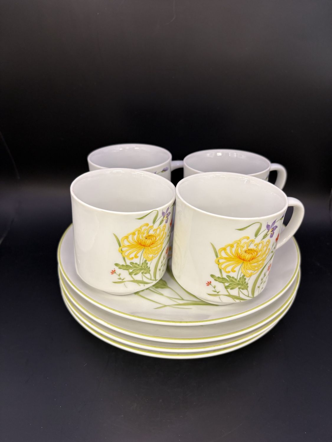 Porcelain. Japan. Teacups &amp; Luncheon Plates (Set of 4)