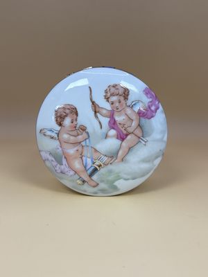 Porcelain. Japan. Andrea by Sadek. Vintage Round Trinket Box w/Lid. Hand-painted w/Cherubs. 3.5"W