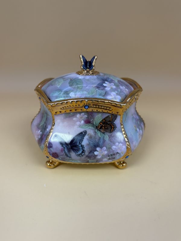 Jewerly/Music Box. USA. Ardleigh Elliott. Lena Liu&#39;s &quot;Wings of Enlightment&quot; Music Box. 4&quot;W
