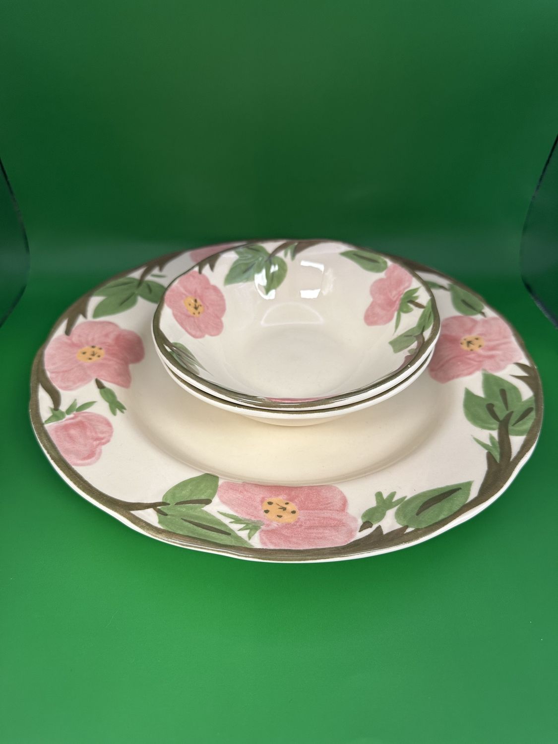 Dinnerware Set. Franciscan. Desert Rose. 3-Piece Set (1 Dinner Plate + 2 Bowls)