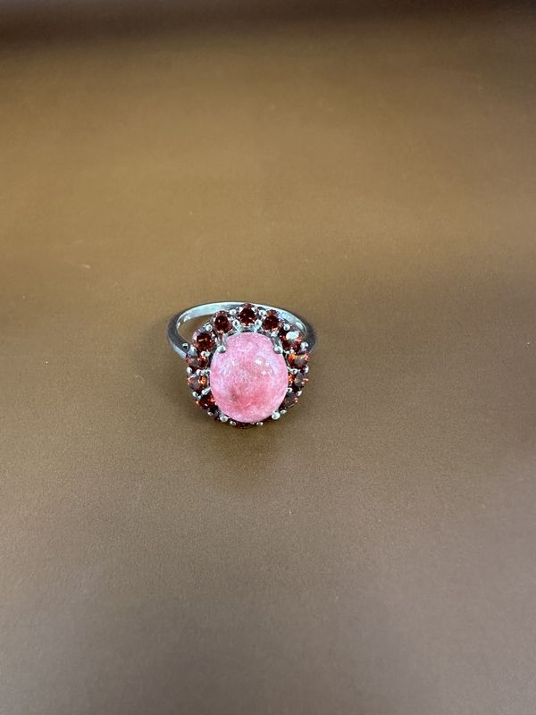 Jewelry. Ring. Sterling Silver Band w/Large Oval Rhodochrosite Center Stone, Surrounded by 14 Round Garnets. Size 10