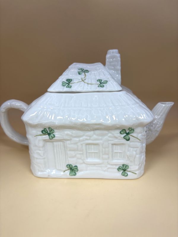 Porcelain. Ireland. Belleek. Shamrock Cottage Teapot