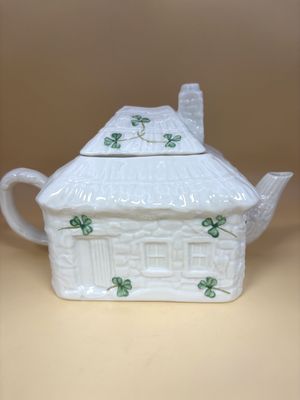 Porcelain. Ireland. Belleek. Shamrock Cottage Teapot