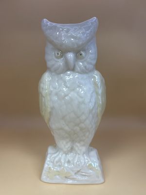 Porcelain. Ireland. Belleek. Owl Vase. Luster Pearl Yellow. 8"H [6th Mark/3rd Green: 1965-1980]