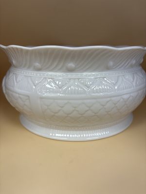 Porcelain. Ireland. Belleek. Centerpiece Bowl (Limited Edition). 9"H