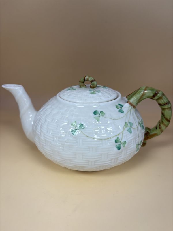 Porcelain. Ireland. Belleek. Shamrock (Woody Vine Accent). 5-piece Set [6th Mark/Green. 1965-1980]