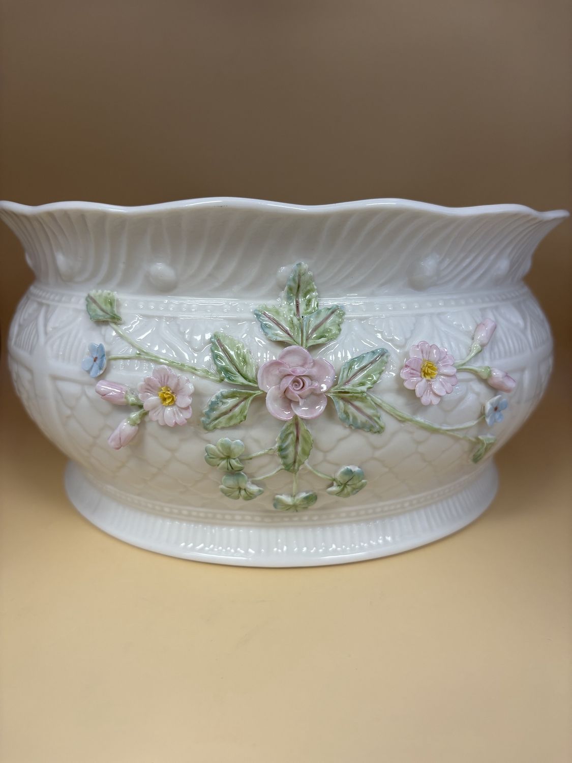 Porcelain. Ireland. Belleek. Centerpiece Bowl (Limited Edition). 9&quot;H