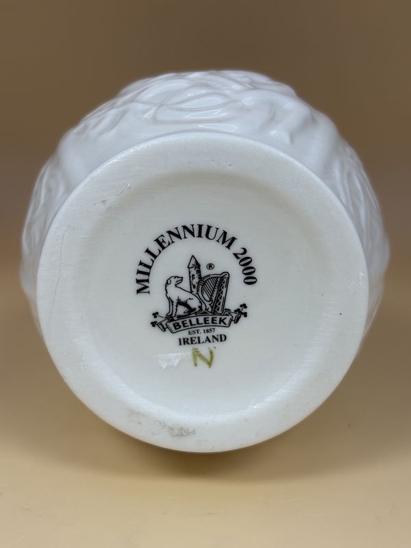 Porcelain. Ireland. Belleek. Shamrock Iona Vase. Celtic Knots. 6"H [10th Mark: 2000]