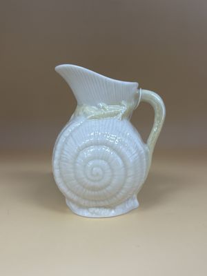 Porcelain. Ireland. Belleek. Neptune Shell Vase. Cream. 3"H [7th Mark/Gold: 1980-1992]